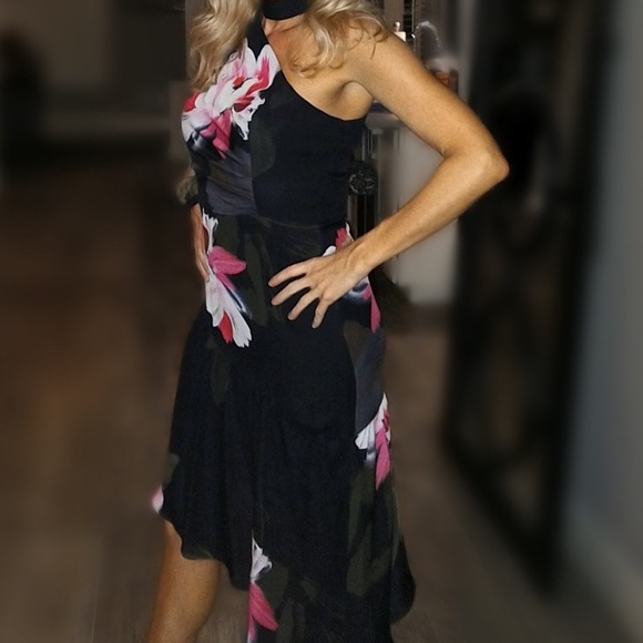 Meet your Posher, Julie - Picture 2 of 2